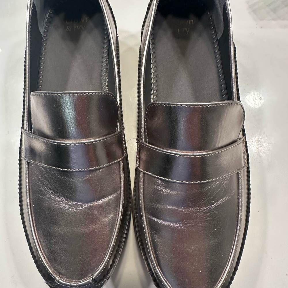 Crown & Ivy Shiny pewter Loafers
